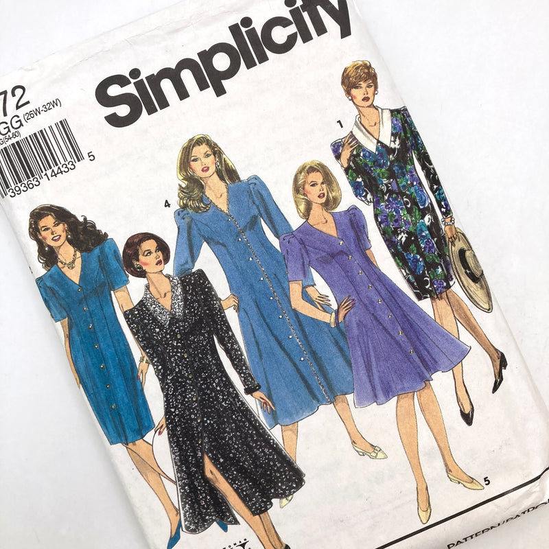 Simplicity 8572 | Adult's Petite Dresses | Sizes 26W-32W